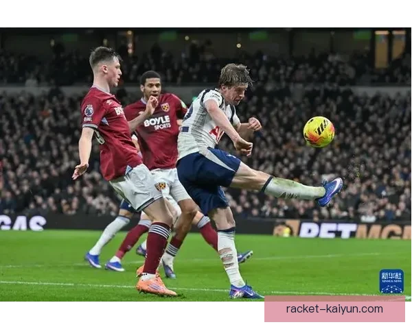 水晶宫战术解析揭示球队当前表现稳健，攻防体系愈加完善。